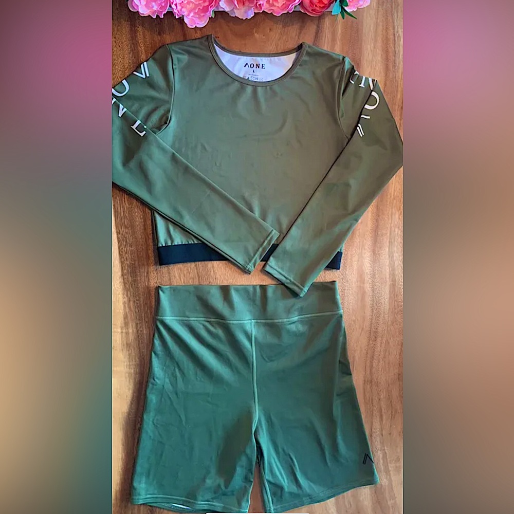 A ONE Brand(NWOT)⭐️ Khaki Long Sleeve Crop Top With Hight Waist Short.